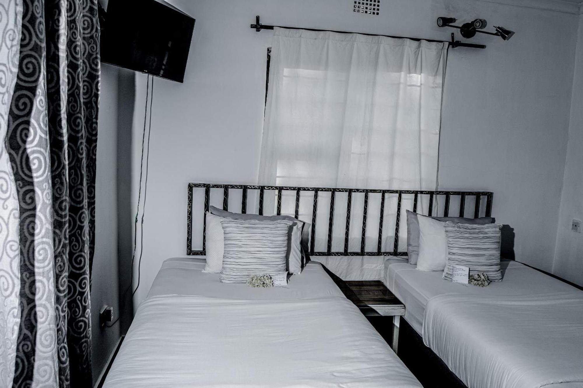 Golentle Home Stay Maun ภายนอก รูปภาพ